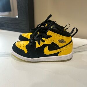 Jordan Kids Black and Yellow Sneakers